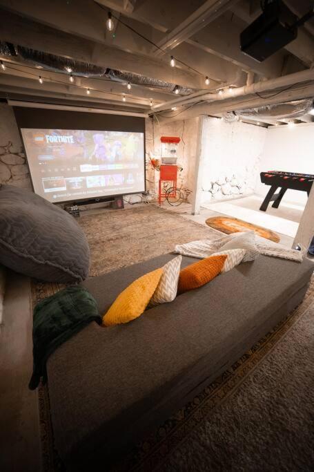 Reno'S Biggest Little House - Cozy Home Theatre Zewnętrze zdjęcie